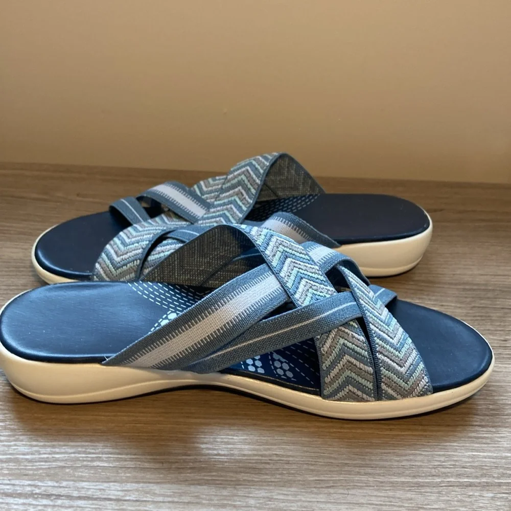 Two pairs of slide in sandals blue tan 7 -7,5